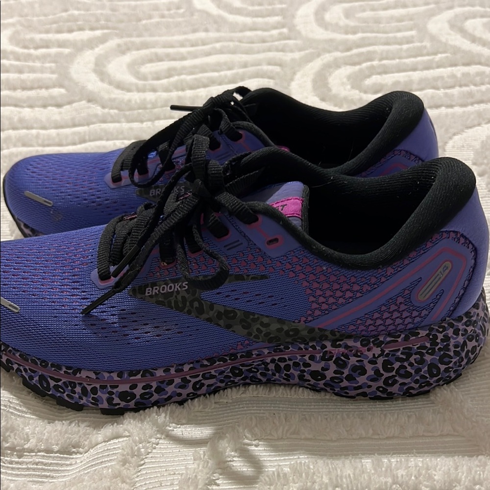 Brooks Purple Black Athletic Shoes with Speckled Midsole